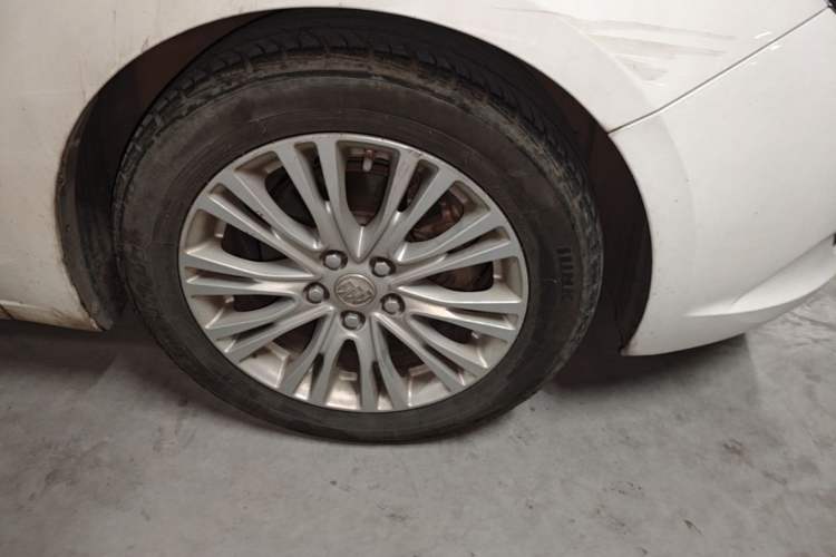 Used Buick GT 2015 15N Automatic Deluxe Edition Right Front Wheel Hub