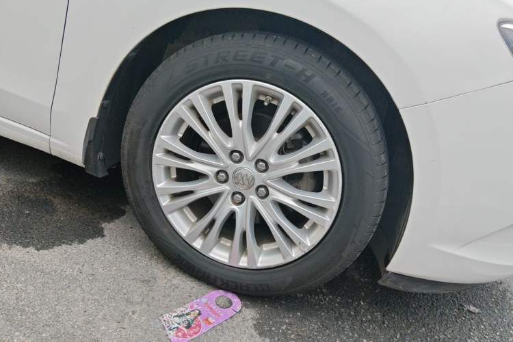 Used Buick GT 2015 15N Automatic Elite Version Right Front Wheel Hub