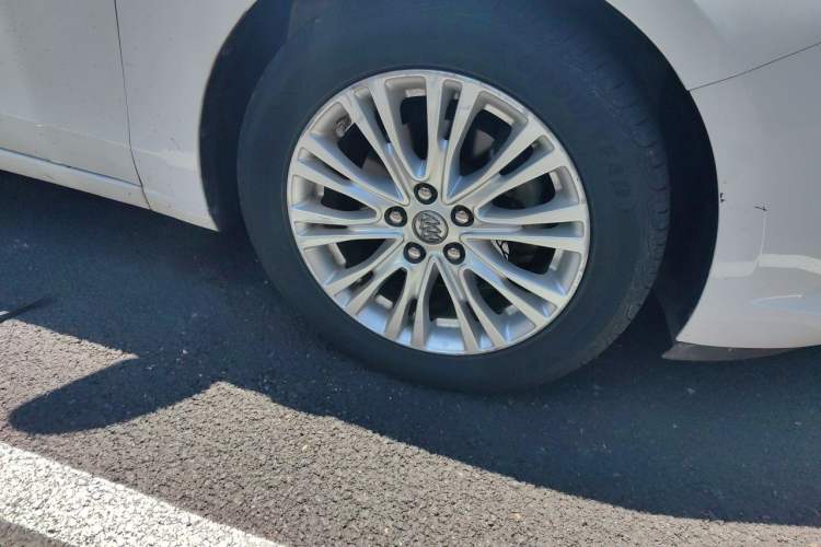 Used Buick GT 2015 15N Automatic Elite Version Right Front Wheel Hub