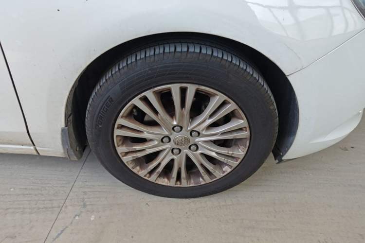 Used Buick GT 2015 15N Manual Elite Edition Right Front Wheel Hub