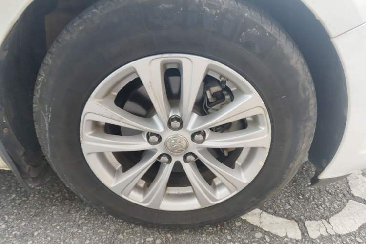 Used Buick GT 2015 15N Automatic Entry-Level Trim Right Front Wheel Hub