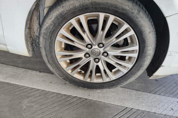 Used Buick GT 2015 15N Automatic Deluxe Edition Right Front Wheel Hub