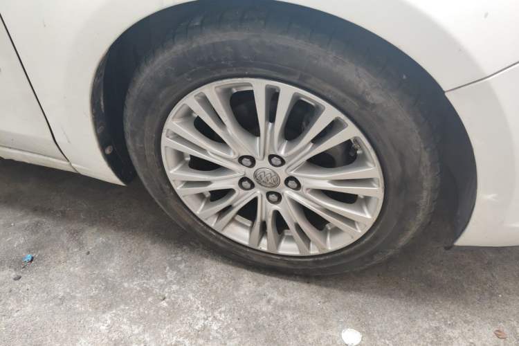 Used Buick GT 2015 15N Automatic Elite Version Right Front Wheel Hub