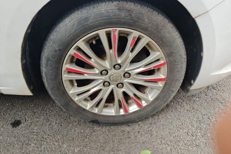 Used Buick GT 2015 15N Manual Elite Edition Right Front Wheel Hub