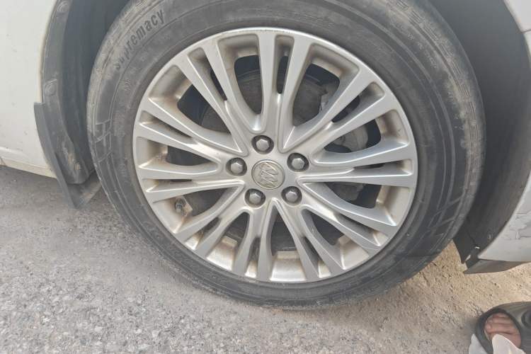 Used Buick GT 2015 15N Automatic Elite Version Right Front Wheel Hub