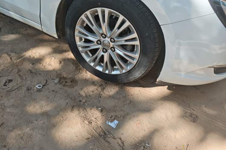 Used Buick GT 2015 15N Manual Elite Edition Right Front Wheel Hub