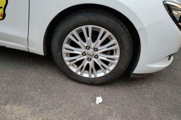 Used Buick GT 2015 15N Automatic Elite Version Right Front Wheel Hub