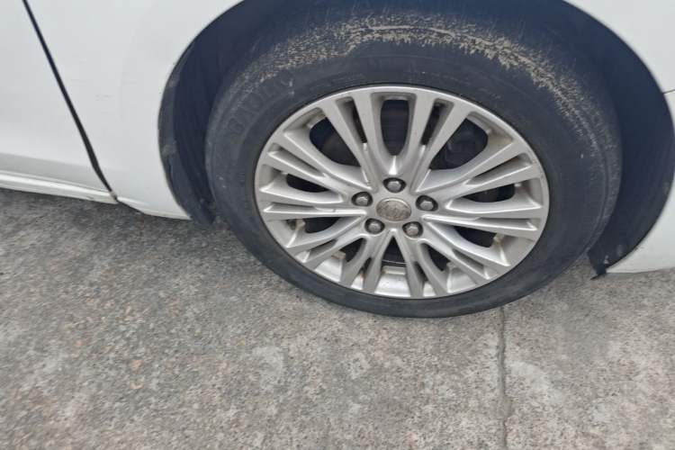 Used Buick GT 2015 15N Automatic Elite Version Right Front Wheel Hub