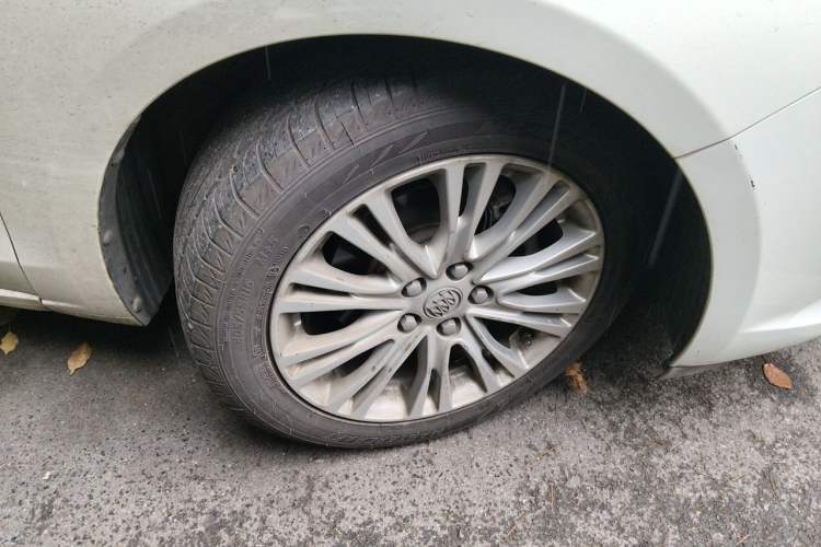 Used Buick GT 2015 15N Manual Elite Edition Right Front Wheel Hub