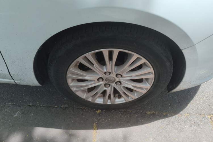 Used Buick GT 2015 15N Automatic Elite Version Right Front Wheel Hub