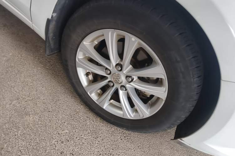 Used Buick GT 2015 15N Manual Entry-Level Trim Right Front Wheel Hub
