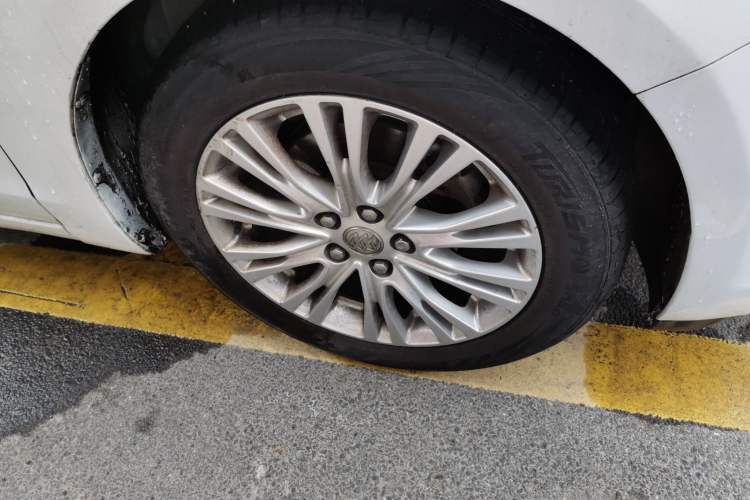Used Buick GT 2015 15N Manual Elite Edition Right Front Wheel Hub
