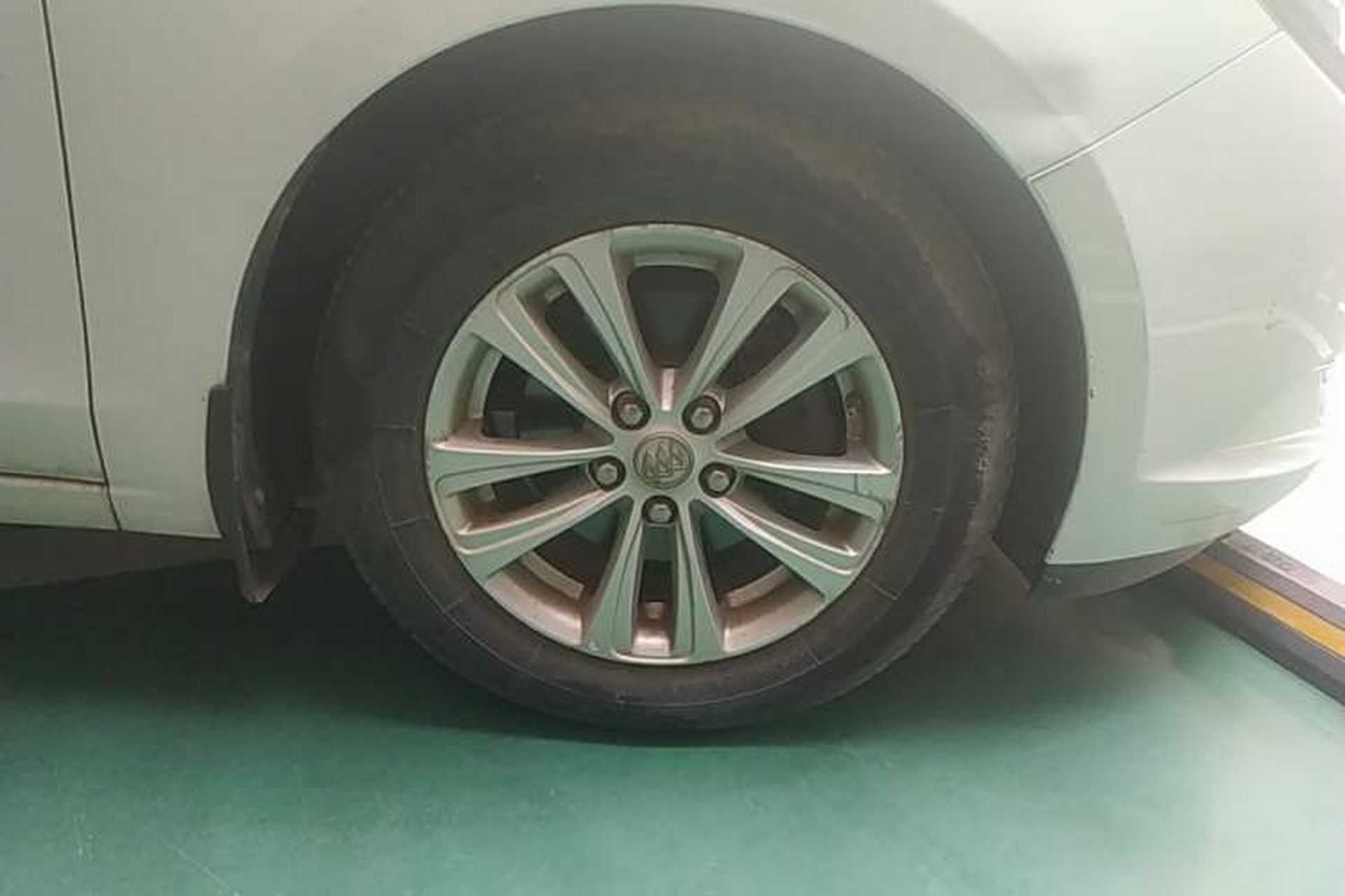 Used Buick GT 2015 15N Automatic Entry-Level Trim Right Front Wheel Hub