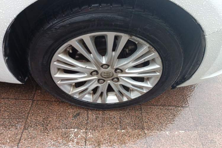 Used Buick GT 2015 15N Automatic Deluxe Edition Right Front Wheel Hub