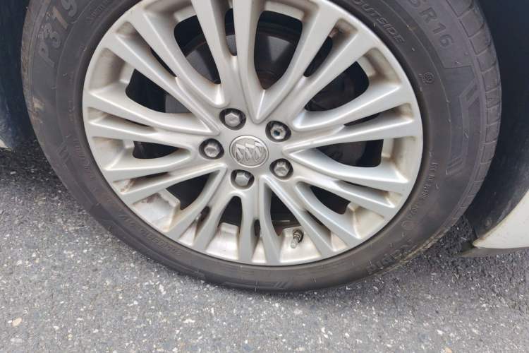 Used Buick GT 2015 18T Dual-Clutch Luxury Model Right Front Wheel Hub