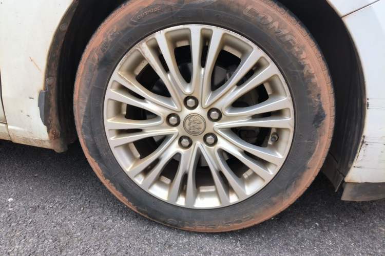 Used Buick GT 2015 15N Automatic Elite Version Right Front Wheel Hub
