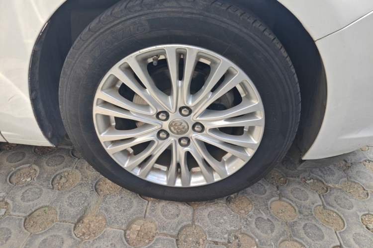 Used Buick GT 2015 15N Automatic Elite Version Right Front Wheel Hub
