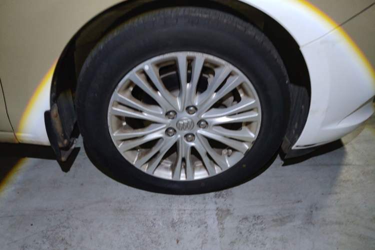 Used Buick GT 2015 15N Automatic Elite Version Right Front Wheel Hub