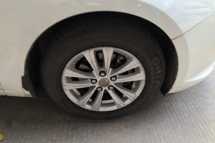Used Buick GT 2015 15N Automatic Entry-Level Trim Right Front Wheel Hub