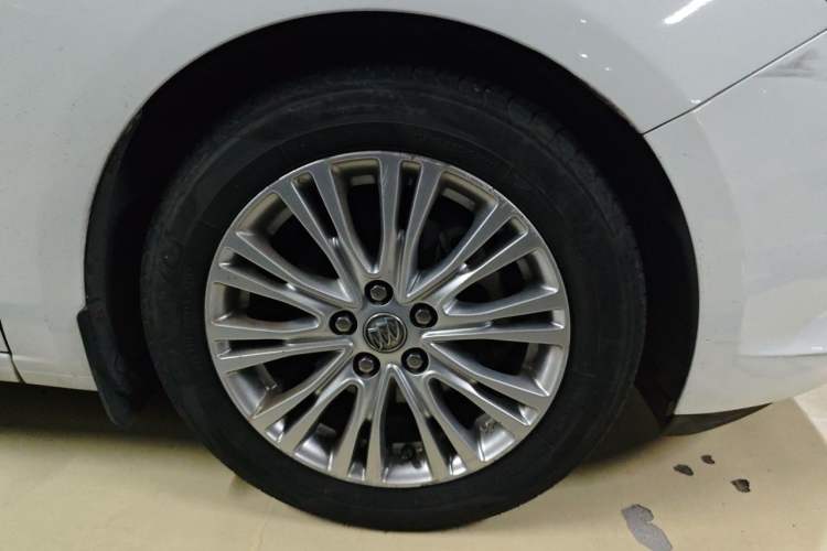 Used Buick GT 2015 18T Dual-Clutch Elite Model Right Front Wheel Hub