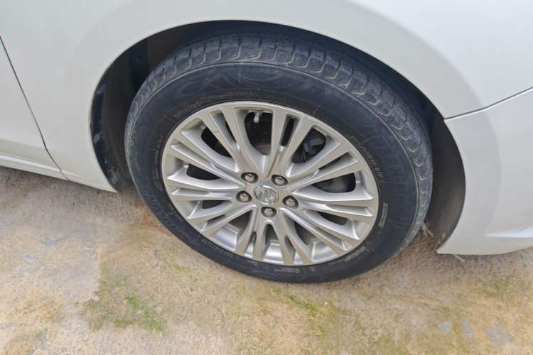 Used Buick GT 2015 15N Automatic Elite Version Right Front Wheel Hub
