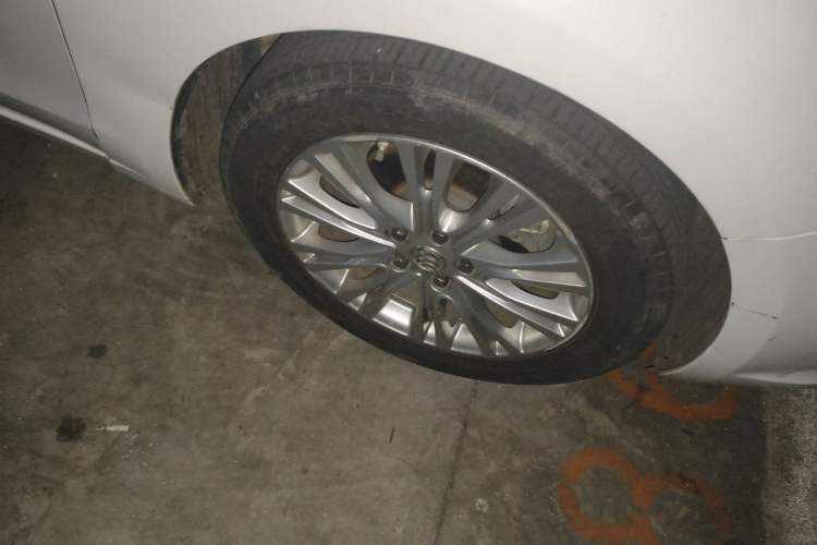 Used Buick GT 2015 15N Automatic Elite Version Right Front Wheel Hub