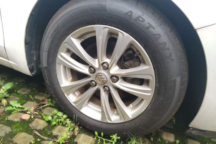 Used Buick GT 2015 15N Automatic Entry-Level Trim Right Front Wheel Hub