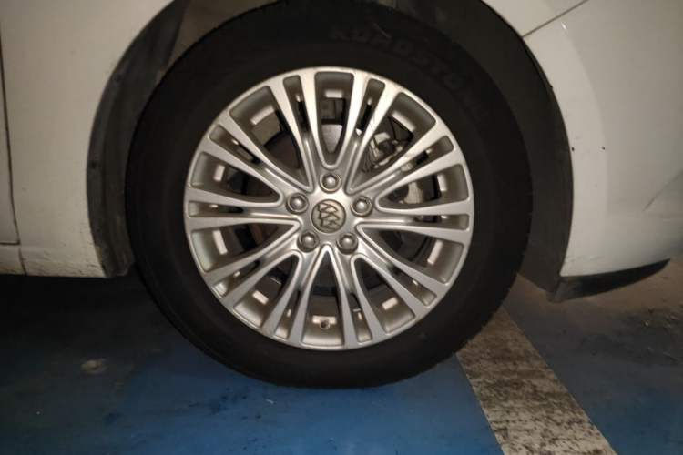 Used Buick GT 2015 15N Automatic Deluxe Edition Right Front Wheel Hub
