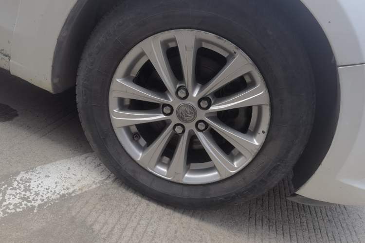 Used Buick GT 2015 15N Manual Entry-Level Trim Right Front Wheel Hub