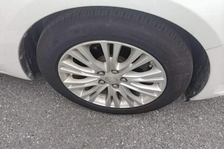 Used Buick GT 2015 15N Manual Elite Edition Right Front Wheel Hub
