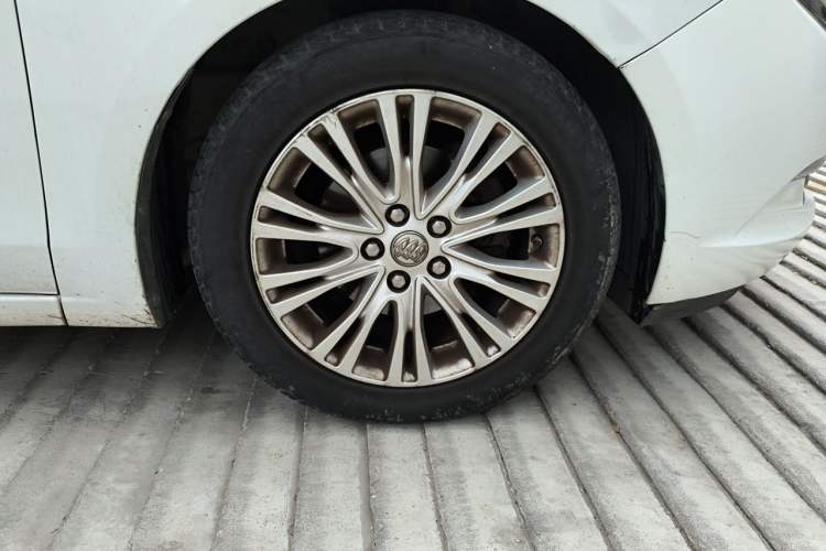 Used Buick GT 2015 15N Automatic Deluxe Edition Right Front Wheel Hub