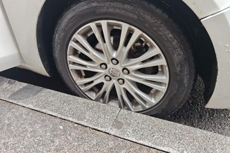 Used Buick GT 2015 15N Manual Luxury Version Right Front Wheel Hub