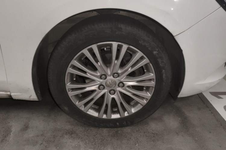 Used Buick GT 2015 15N Automatic Elite Version Right Front Wheel Hub