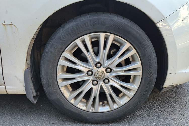 Used Buick GT 2015 15N Automatic Elite Version Right Front Wheel Hub