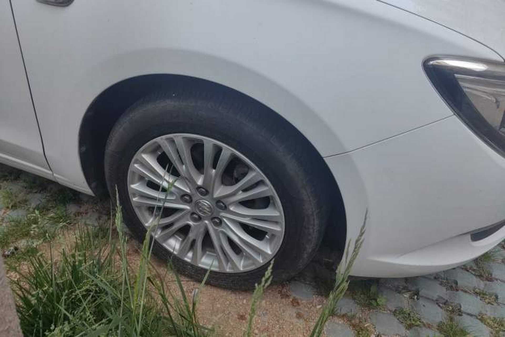 Used Buick GT 2015 15N Automatic Elite Version Right Front Wheel Hub