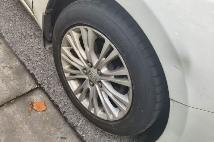 Used Buick GT 2015 15N Automatic Elite Version Right Front Wheel Hub