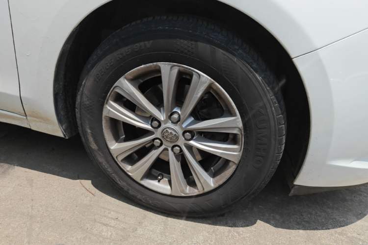 Used Buick GT 2015 15N Manual Entry-Level Trim Right Front Wheel Hub