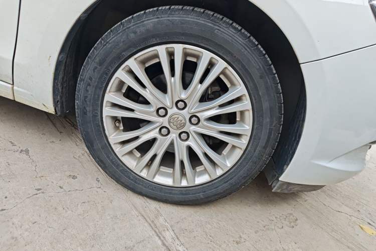 Used Buick GT 2015 15N Automatic Elite Version Right Front Wheel Hub