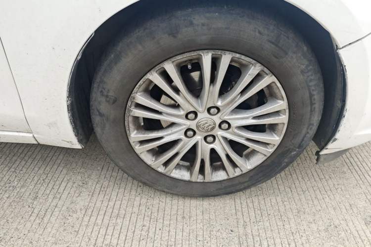 Used Buick GT 2015 15N Automatic Elite Version Right Front Wheel Hub