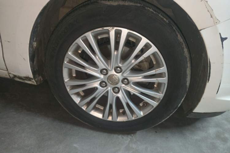 Used Buick GT 2015 15N Automatic Elite Version Right Front Wheel Hub