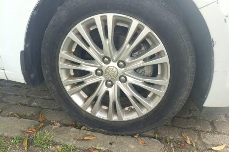 Used Buick GT 2015 15N Automatic Elite Version Right Front Wheel Hub