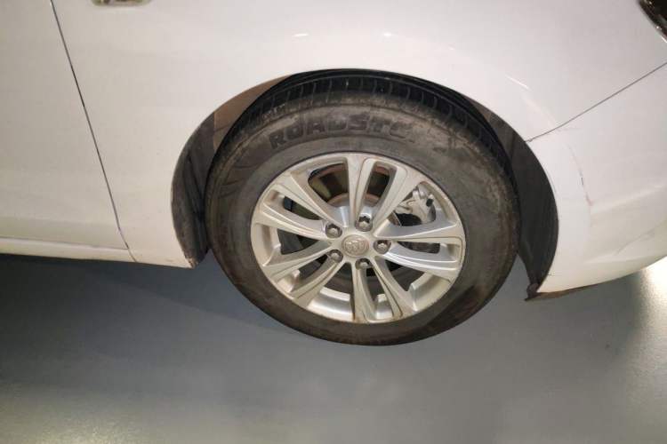 Used Buick GT 2015 15N Automatic Entry-Level Trim Right Front Wheel Hub
