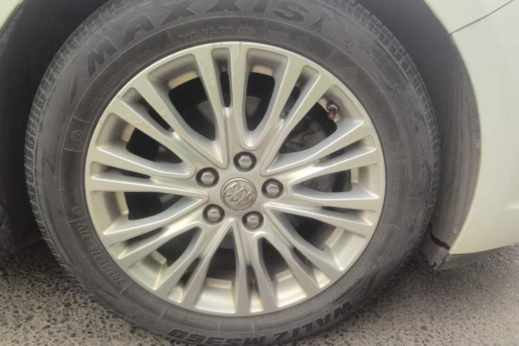 Used Buick GT 2015 15N Automatic Elite Version Right Front Wheel Hub