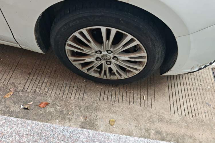 Used Buick GT 2015 15N Automatic Elite Version Right Front Wheel Hub