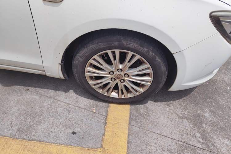 Used Buick GT 2015 15N Automatic Elite Version Right Front Wheel Hub
