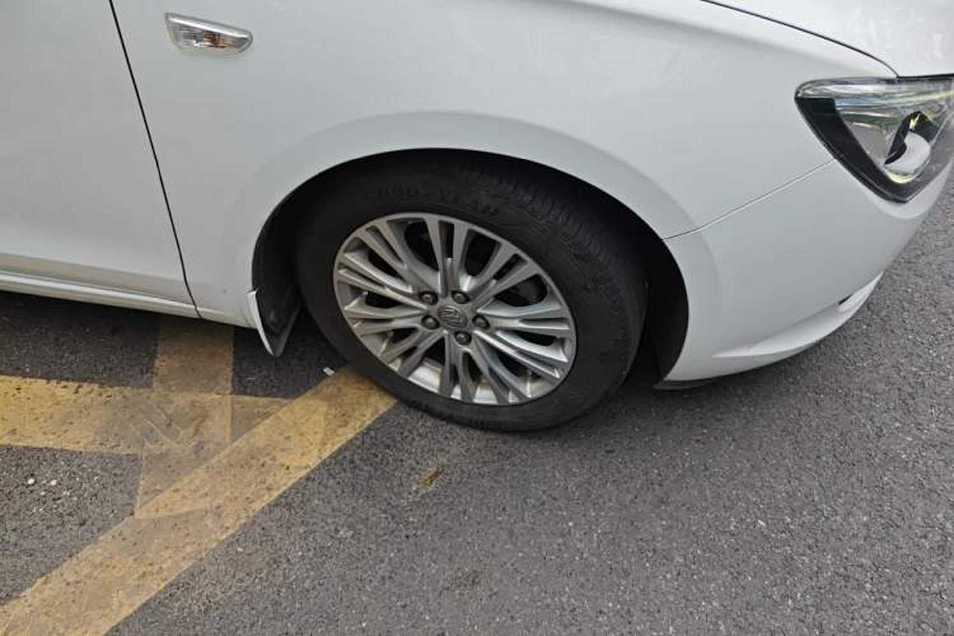 Used Buick GT 2015 15N Automatic Elite Version Right Front Wheel Hub