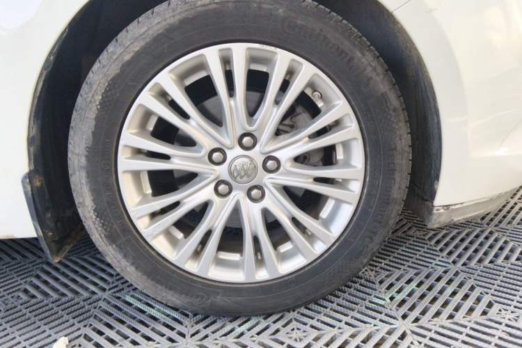 Used Buick GT 2015 15N Automatic Deluxe Edition Right Front Wheel Hub