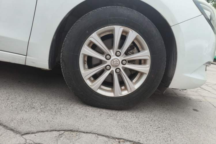 Used Buick GT 2015 15N Automatic Entry-Level Trim Right Front Wheel Hub