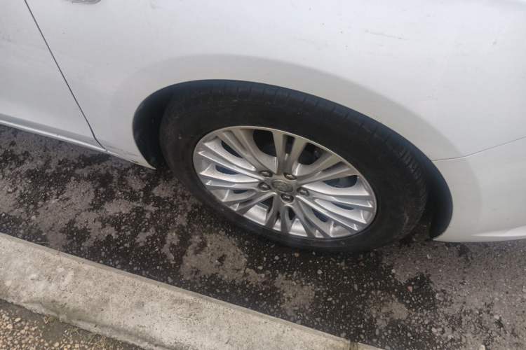 Used Buick GT 2015 15N Automatic Elite Version Right Front Wheel Hub