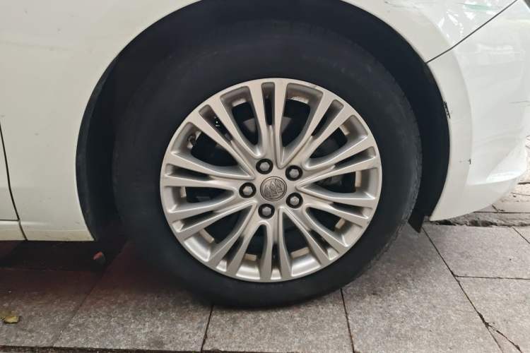 Used Buick GT 2015 15N Automatic Deluxe Edition Right Front Wheel Hub